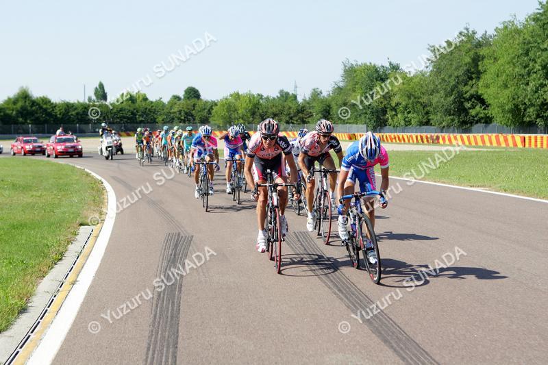 Peloton in FERRARI Circuit002p.jpg